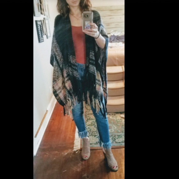 Charlotte Russe Western Inspired Kimono - Picture 3 of 3